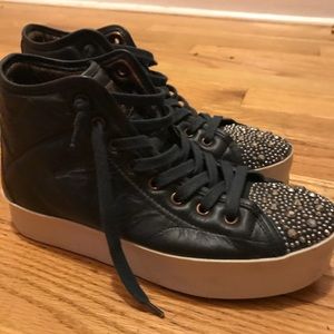 Sneakers made in London with really Swarovski crst